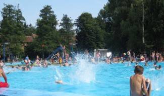 Vrući dan na požeškim bazenima: 9.8.2015.