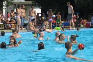 Vrući dan na požeškim bazenima: 9.8.2015.