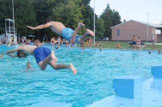 Vrući dan na požeškim bazenima: 9.8.2015.