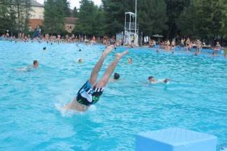 Vrući dan na požeškim bazenima: 9.8.2015.