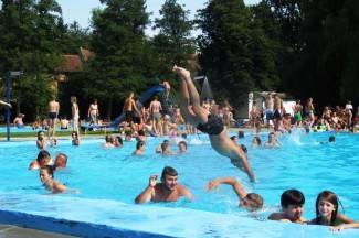 Vrući dan na požeškim bazenima: 9.8.2015.
