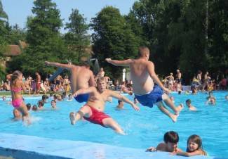 Vrući dan na požeškim bazenima: 9.8.2015.