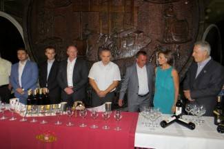 Kutjevo: Punjenje Festivalskog vina