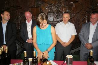 Kutjevo: Punjenje Festivalskog vina