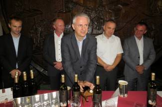 Kutjevo: Punjenje Festivalskog vina