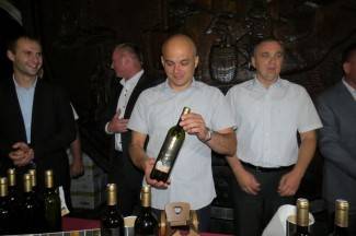 Kutjevo: Punjenje Festivalskog vina