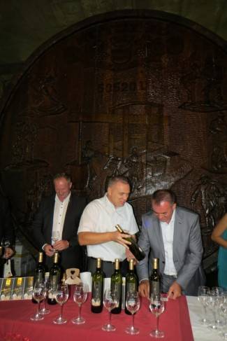 Kutjevo: Punjenje Festivalskog vina