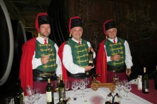 Kutjevo: Punjenje Festivalskog vina