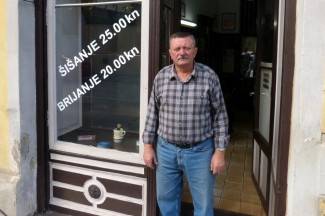 Zadnji radni dan požeškog brice: ¨Nikoga u gradu ne zanima 105 god. star inventar salona¨ (FOTO) Zadnji radni dan požeškog brice: ¨Nikoga u gradu ne zanima 105 god. star inventar salona¨ (FOTO)