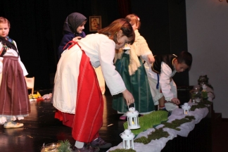 Božićna priredba starijih skupina Dječjih vrtića Požega, 22.12.2015.