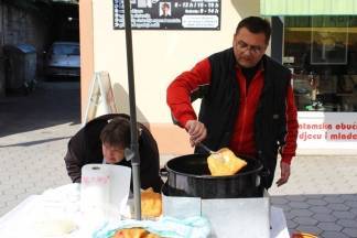 Uskrsni sajam i Veliki petak u pješačkoj zoni u Požegi, 25.3.2016.