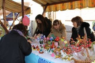 Uskrsni sajam i Veliki petak u pješačkoj zoni u Požegi, 25.3.2016.