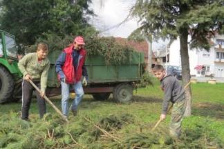 Mihaljevčani uređuju park; planiraju napraviti dječje igralište