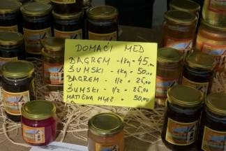 Ponuda četvrtkom na požeškoj tržnici, 7.4.2016.