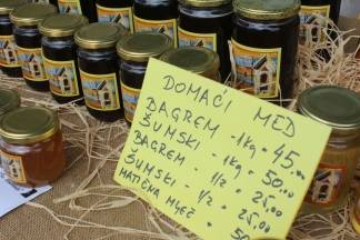 Ponuda četvrtkom na požeškoj tržnici, 19.05.2016.