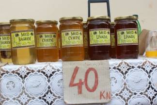 Ponuda četvrtkom na požeškoj tržnici, 19.05.2016.