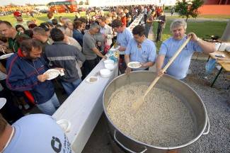 Velika: Najduži stol u Hrvata 2012.