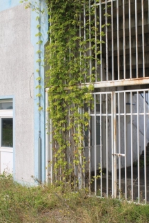 Nekad ponos danas pustoš: nogometni stadion i bazeni u Velikoj