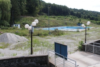 Nekad ponos danas pustoš: nogometni stadion i bazeni u Velikoj