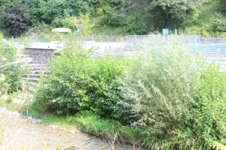 Nekad ponos danas pustoš: nogometni stadion i bazeni u Velikoj