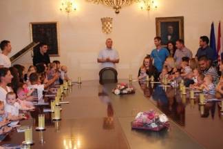 Prijem beba i roditelja u Gradu Požegi:12.9.2016.