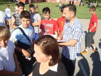 Naučite ʺPincek i paluʺ i druge zaboravljene igre! (video)