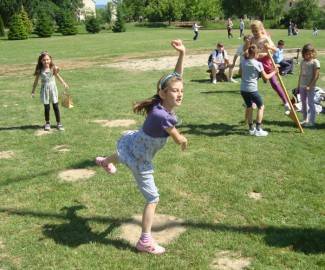Naučite ʺPincek i paluʺ i druge zaboravljene igre! (video)