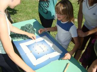 Naučite ʺPincek i paluʺ i druge zaboravljene igre! (video)