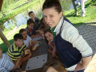 Naučite ʺPincek i paluʺ i druge zaboravljene igre! (video)