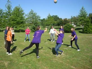 Naučite ʺPincek i paluʺ i druge zaboravljene igre! (video)