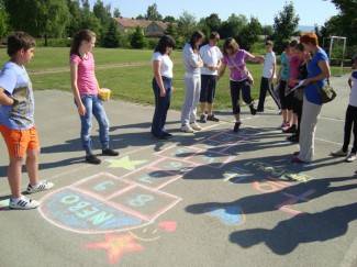 Naučite ʺPincek i paluʺ i druge zaboravljene igre! (video)