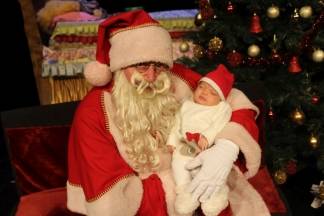 Djed Božićnjak darivao mališane požeških obrtnika 11.12.2016