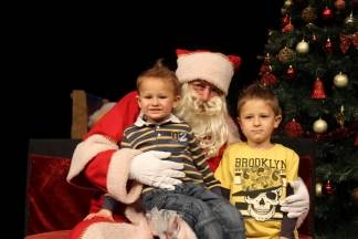 Djed Božićnjak darivao mališane požeških obrtnika 11.12.2016