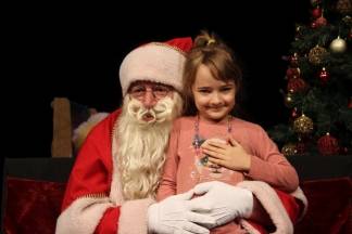 Djed Božićnjak darivao mališane požeških obrtnika 11.12.2016