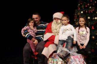 Djed Božićnjak darivao mališane požeških obrtnika 11.12.2016