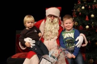 Djed Božićnjak darivao mališane požeških obrtnika 11.12.2016