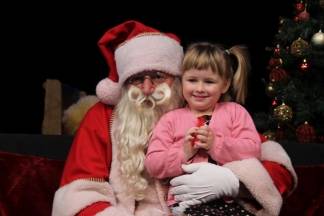 Djed Božićnjak darivao mališane požeških obrtnika 11.12.2016