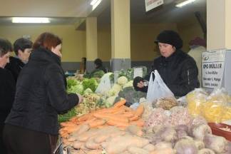 Božićna ponuda na požeškoj tržnici