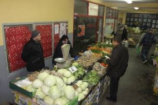 Božićna ponuda na požeškoj tržnici