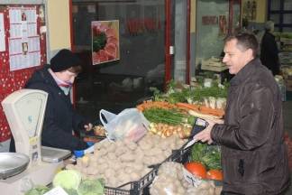 Božićna ponuda na požeškoj tržnici