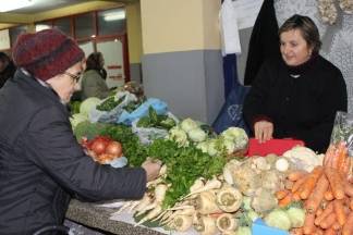 Božićna ponuda na požeškoj tržnici