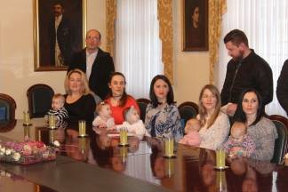 Prijem beba i roditelja kod gradonačelnika 13.2.2017.