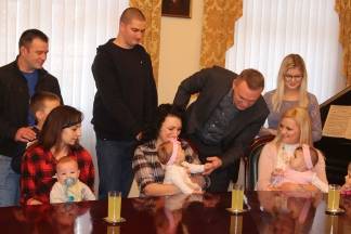 Prijem beba i roditelja kod gradonačelnika 13.2.2017.