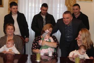 Prijem beba i roditelja kod gradonačelnika 13.2.2017.