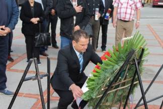 Polaganje vijenaca na Trgu 123. brigade povodom 26. godišnjice oslobađanja Vojarne u Požegi