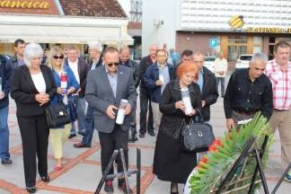 Polaganje vijenaca na Trgu 123. brigade povodom 26. godišnjice oslobađanja Vojarne u Požegi