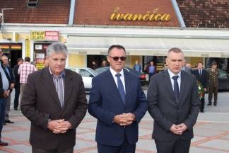 Polaganje vijenaca na Trgu 123. brigade povodom 26. godišnjice oslobađanja Vojarne u Požegi