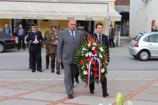 Polaganje vijenaca na Trgu 123. brigade povodom 26. godišnjice oslobađanja Vojarne u Požegi