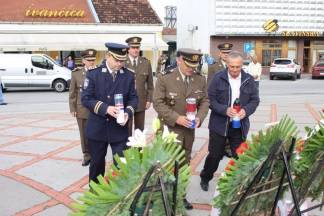 Polaganje vijenaca na Trgu 123. brigade povodom 26. godišnjice oslobađanja Vojarne u Požegi