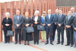 Polaganje vijenaca na Trgu 123. brigade povodom 26. godišnjice oslobađanja Vojarne u Požegi